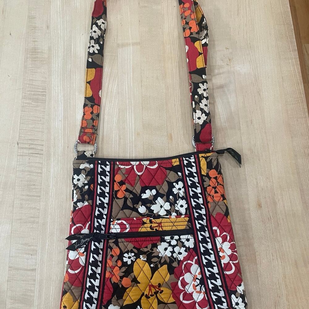 Excellent condition Vera Bradley Hipster Crossbody retired pattern Bittersweet